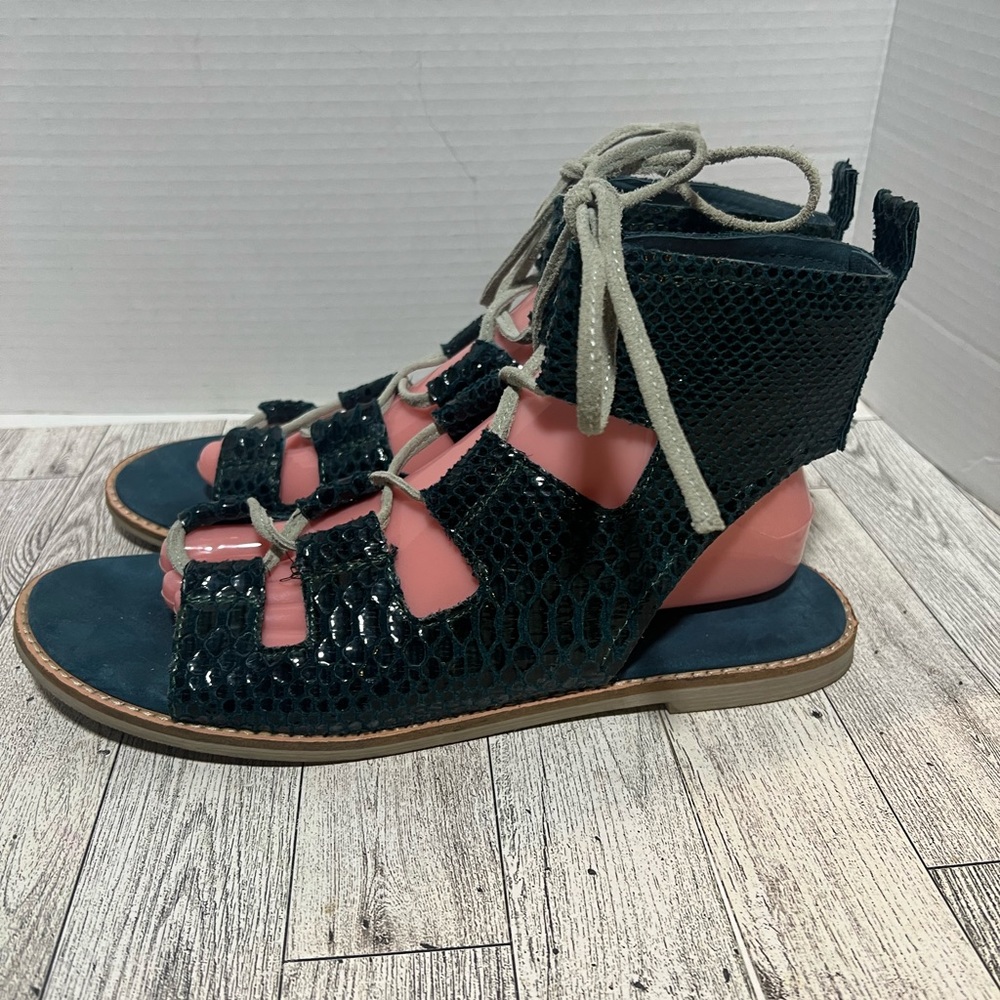 Matisse “Shells” gladiator lace-up sandals size 10